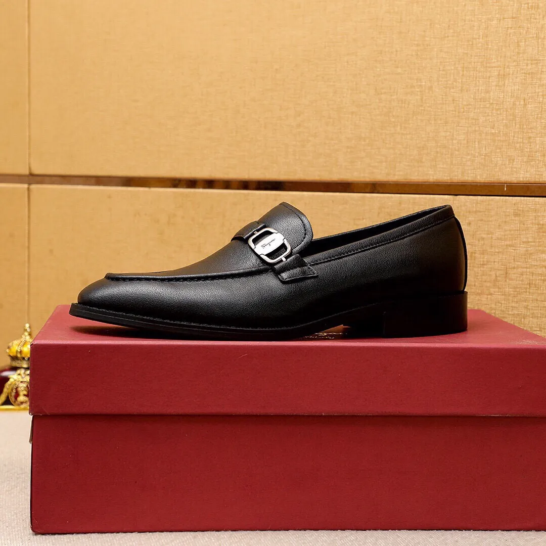 Men's shoes 💰400 💐 Product trademark: Ferragamo "Ferragamo" casual leather shoes Regular size: 39-44 (38.45.46🉑️customized) Product materials: Selected imported calfskin upper + classic hardware buckle, imported pig leather lining. Strong three-dimensional visual effect, non-slip and wear-resistant combination outsole Color: 1⃣️color optional